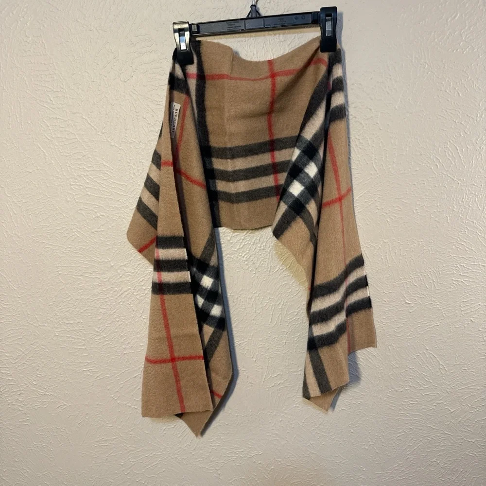 Burberry Cashmere Scarf FIRM - Picture 2 of 5